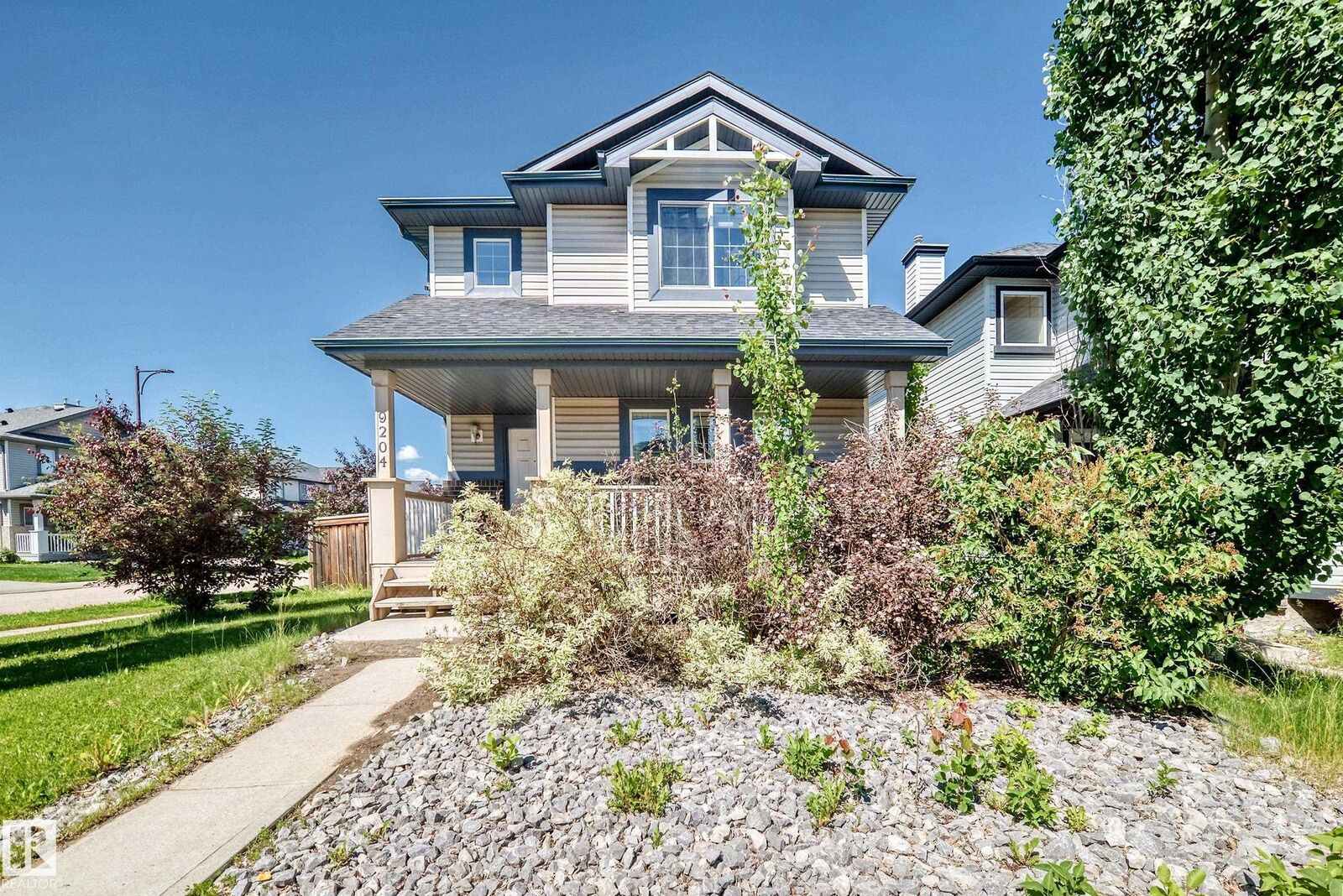 Property Photo:  9204 Scott Lane NW  AB T6R 0E7 