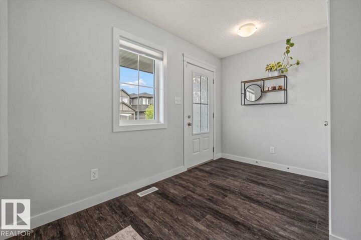 Property Photo:  2043 Graydon Hill Crescent SW  AB T6W 4C5 