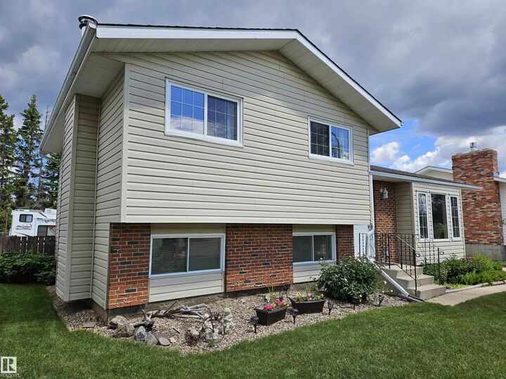 Property Photo:  5018 57 Avenue  AB T0A 3A1 