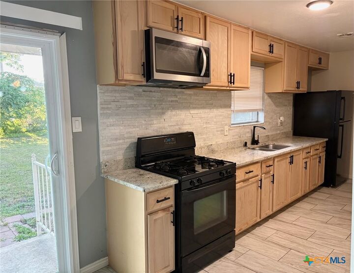 Property Photo: 613 Bishop Drive TX 76541