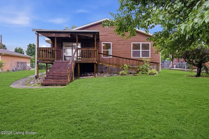 Property Photo: 9622 Maple Rd KY 40229