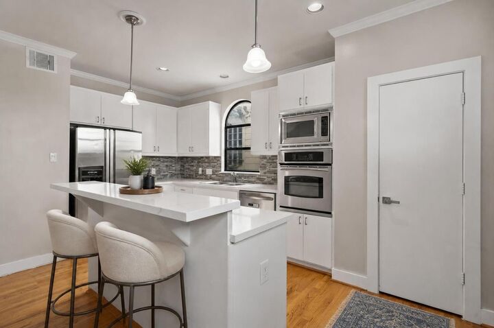 Property Photo:  2154 Arabelle Street  TX 77007 