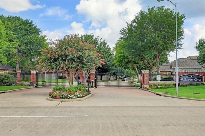 Property Photo:  1107 Parkhaven Lane  TX 77077 