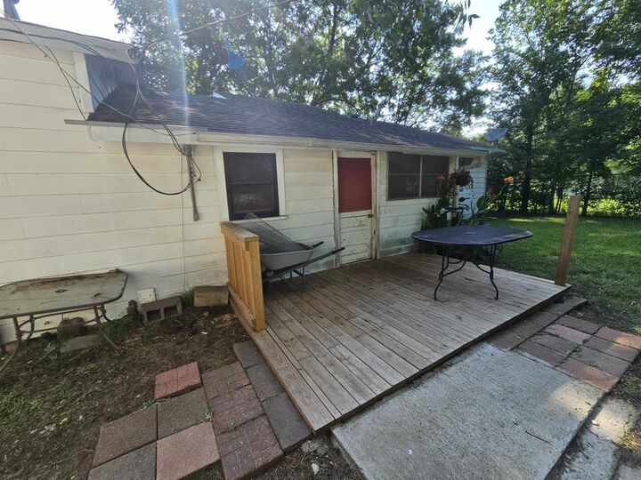 Property Photo:  2000 Laura Lee  TX 75662 