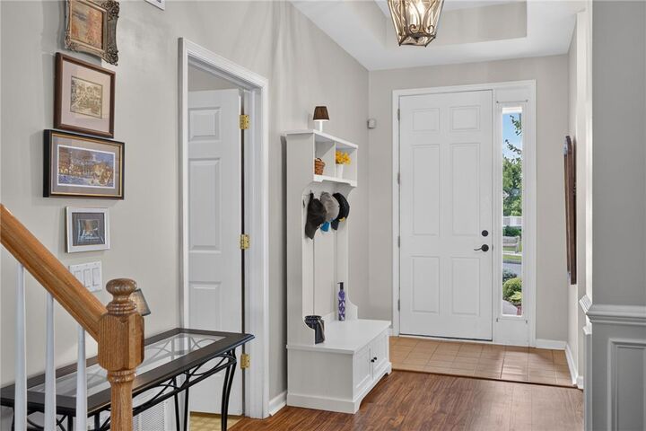 Property Photo:  162 Glenmoor Circle N  PA 18045 