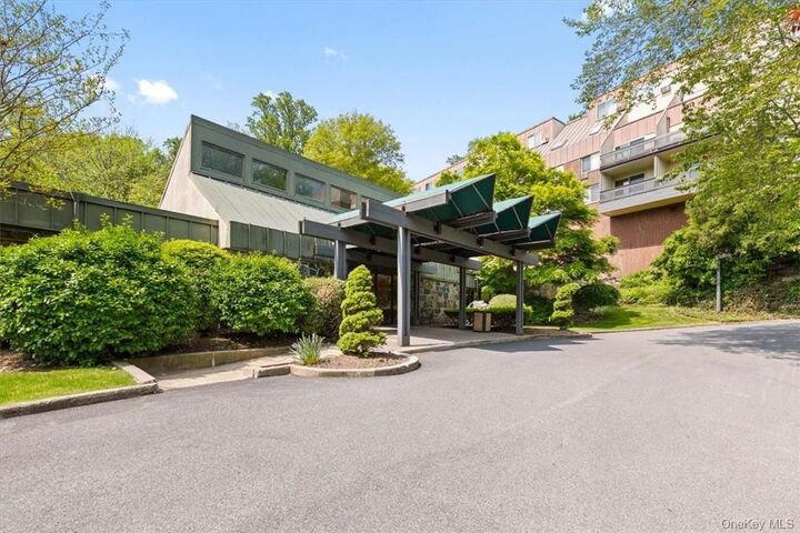 Property Photo: 2 Fountain Lane 3W NY 10583