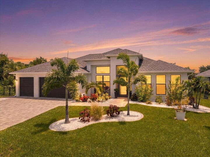 Property Photo: 9294 Panama Circle FL 33981