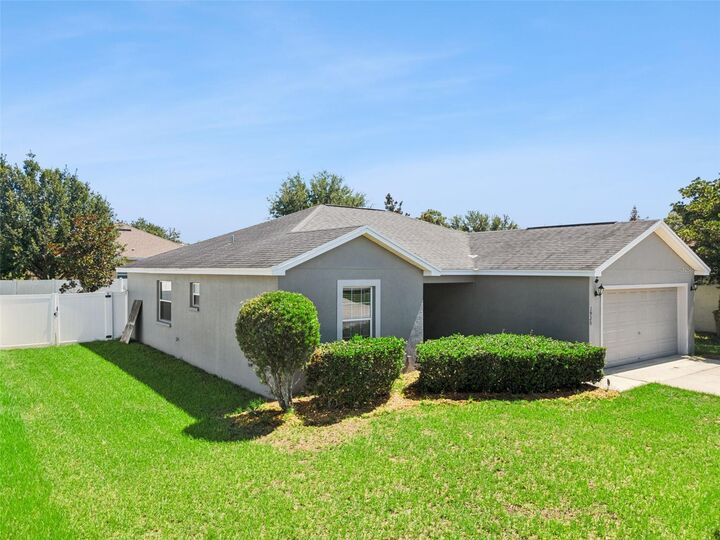 Property Photo: 1920 Country Manor Street FL 33830