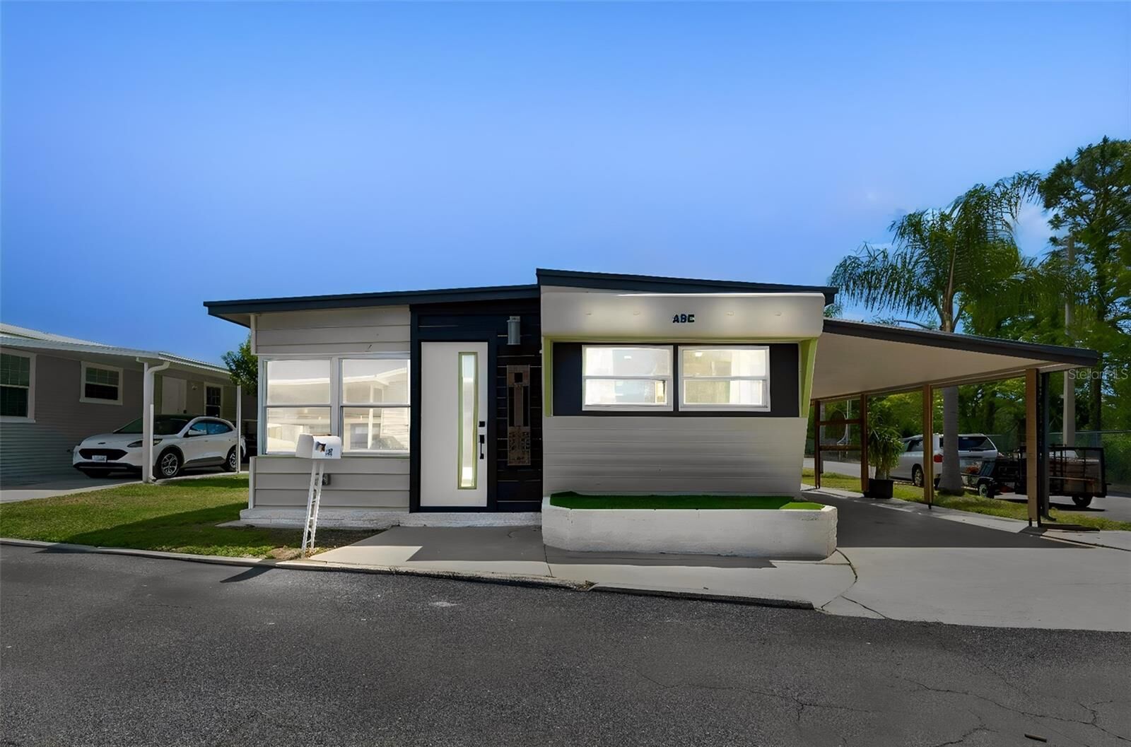 Property Photo: 1915 Seminole Boulevard 140 FL 33778