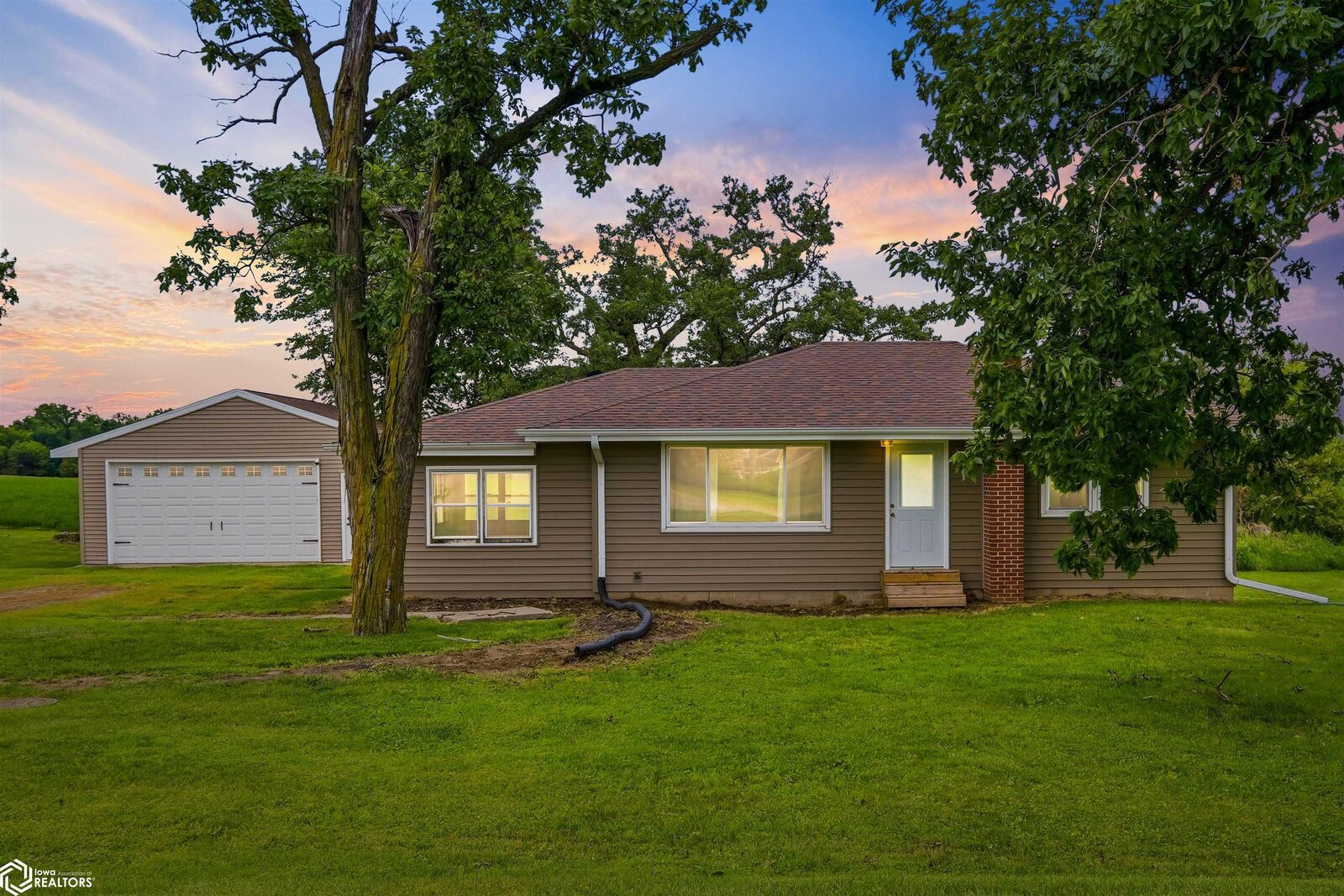 Property Photo:  3088 Main Street Road  IA 50158 