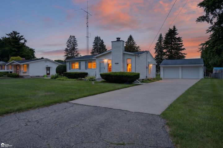 Property Photo: 1442 Kettering Avenue MI 48509-2406