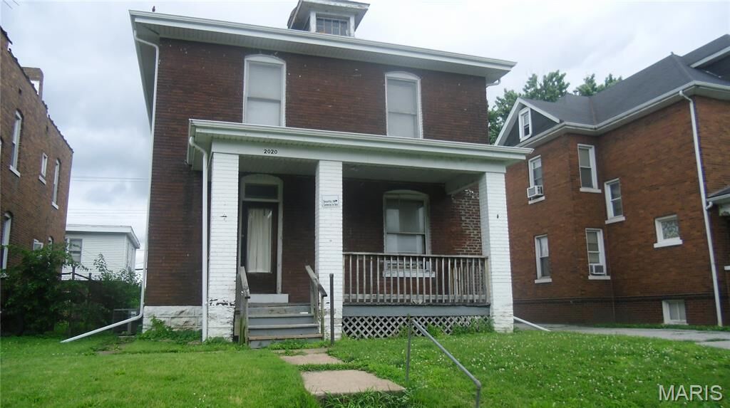 Property Photo: 2020 Cleveland Boulevard IL 62040