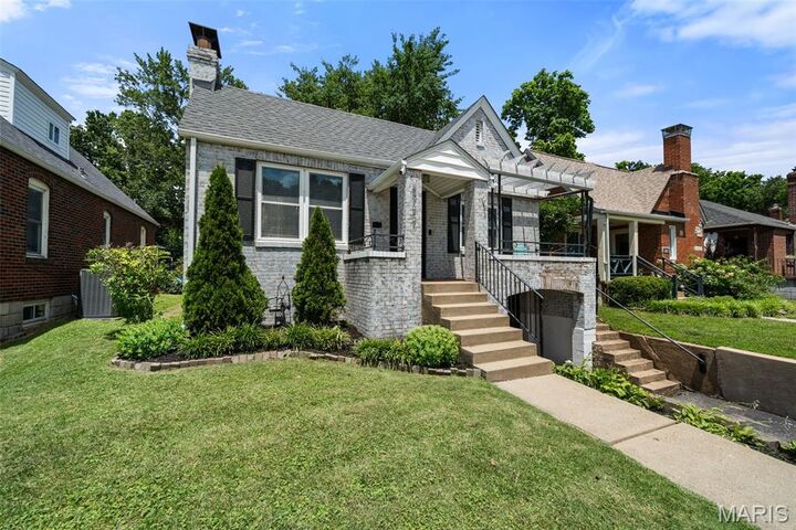 Property Photo: 8777 Bridgeport Avenue MO 63144