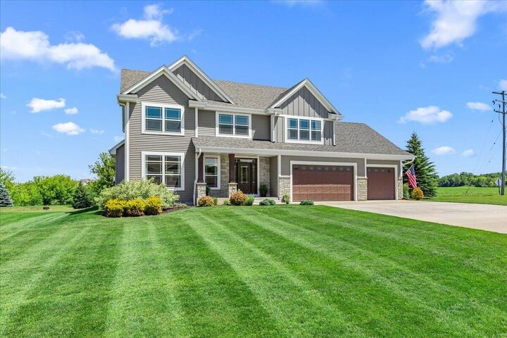 Property Photo:  2900 Loretta Ln  WI 53090 