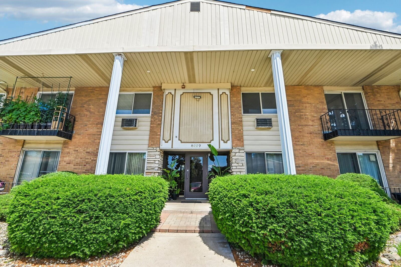 Property Photo: 8997 Kennedy Drive 2E IL 60016