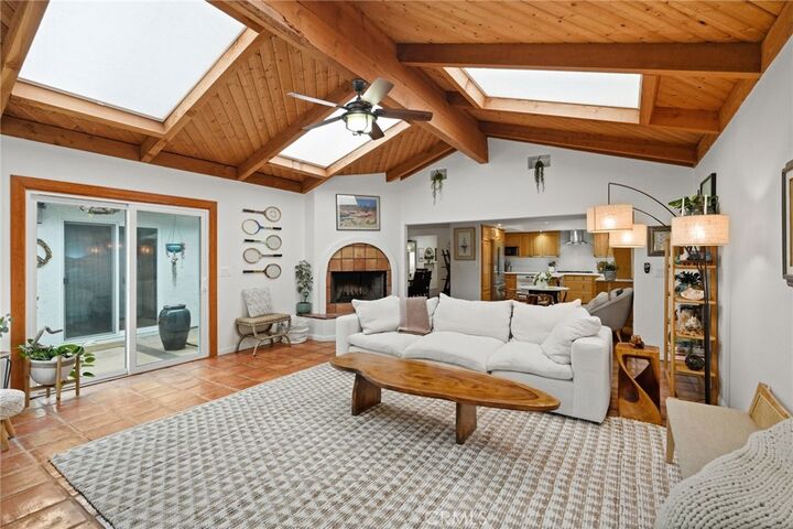 Property Photo: 1140 Cadiz Court CA 93035