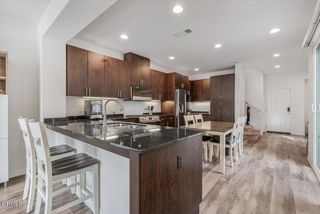 Property Photo:  3027 N Oxnard Boulevard  CA 93036 