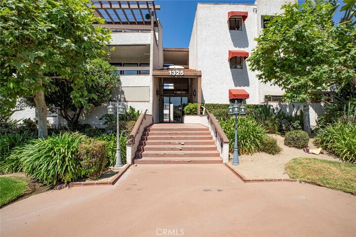 Property Photo:  1325 Valley View Road 301  CA 91202 