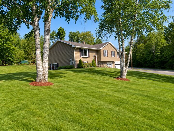 Property Photo:  5 Michael Drive  ME 04694 