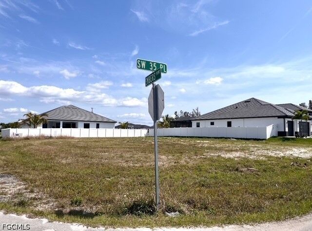 Property Photo: 3 SW 35th Place FL 33991
