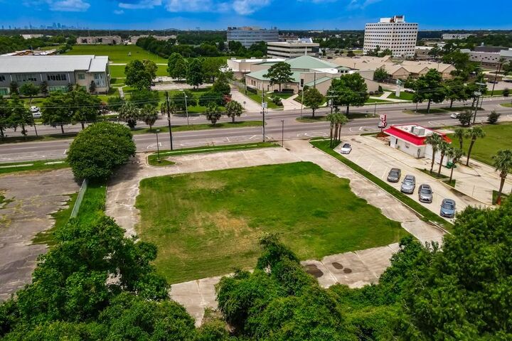 Property Photo:  5571 Read Boulevard  LA 70127 