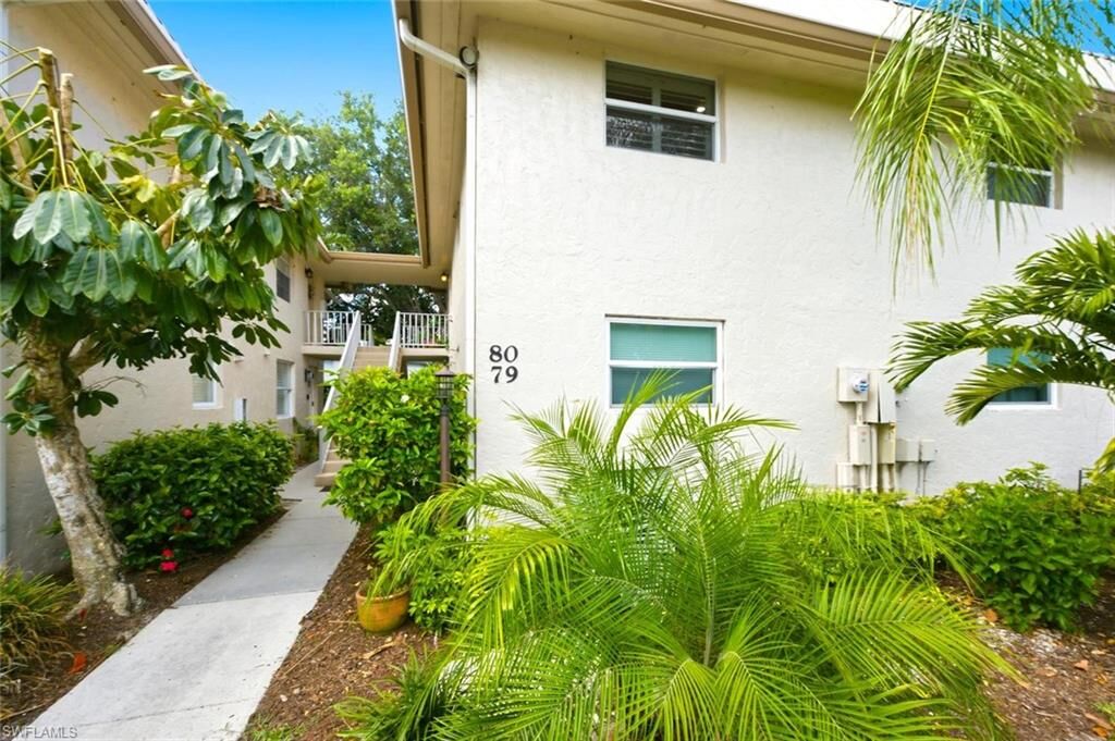 Property Photo: 1549 Sandpiper St 80 FL 34102