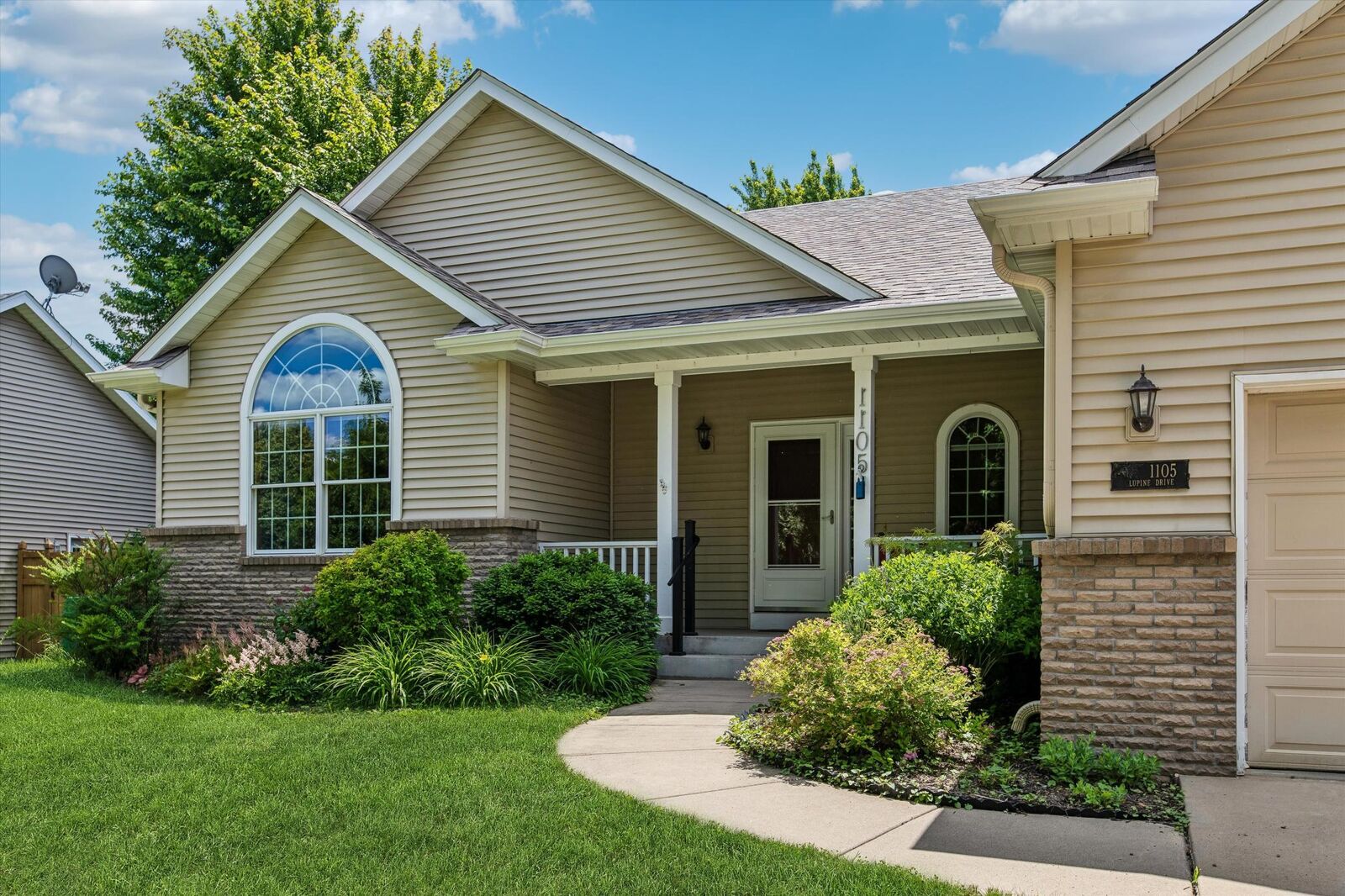 Property Photo:  1105 Lupine Drive  MN 55057 
