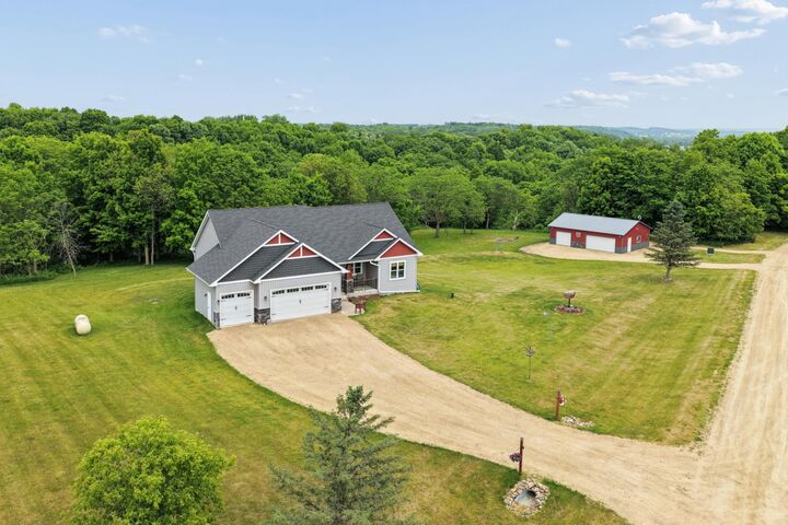 Property Photo:  140 Hill Crest Court  WI 54013 