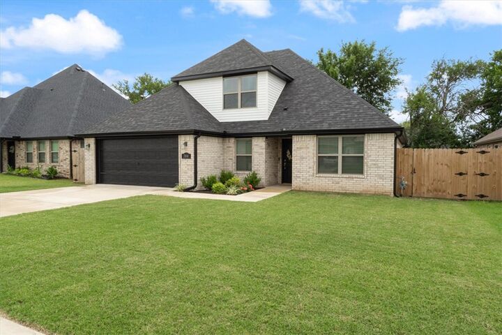 Property Photo:  704 Taylor Street  AR 72761 
