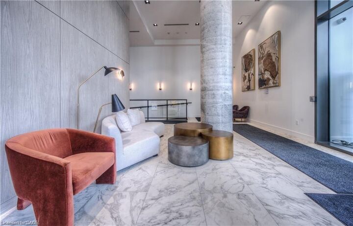 Property Photo:  15 Wellington Street 2108  ON N2G 0E4 