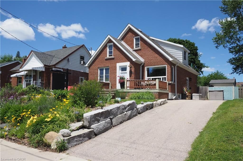 Property Photo:  784 Elizabeth Street  ON N2H 6H5 