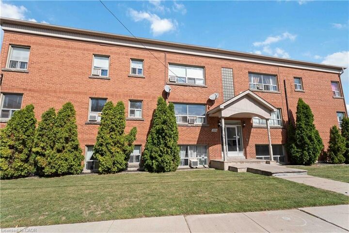 Property Photo: 2189 King Street E 4 ON L8K 1W8