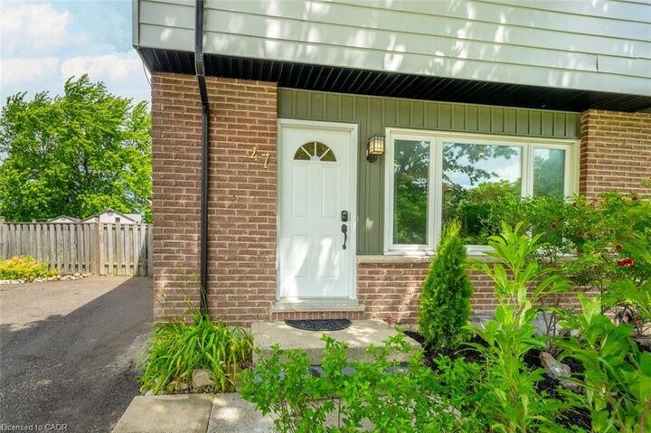 Property Photo:  47 Hopewell Crescent  ON L8J 1P3 