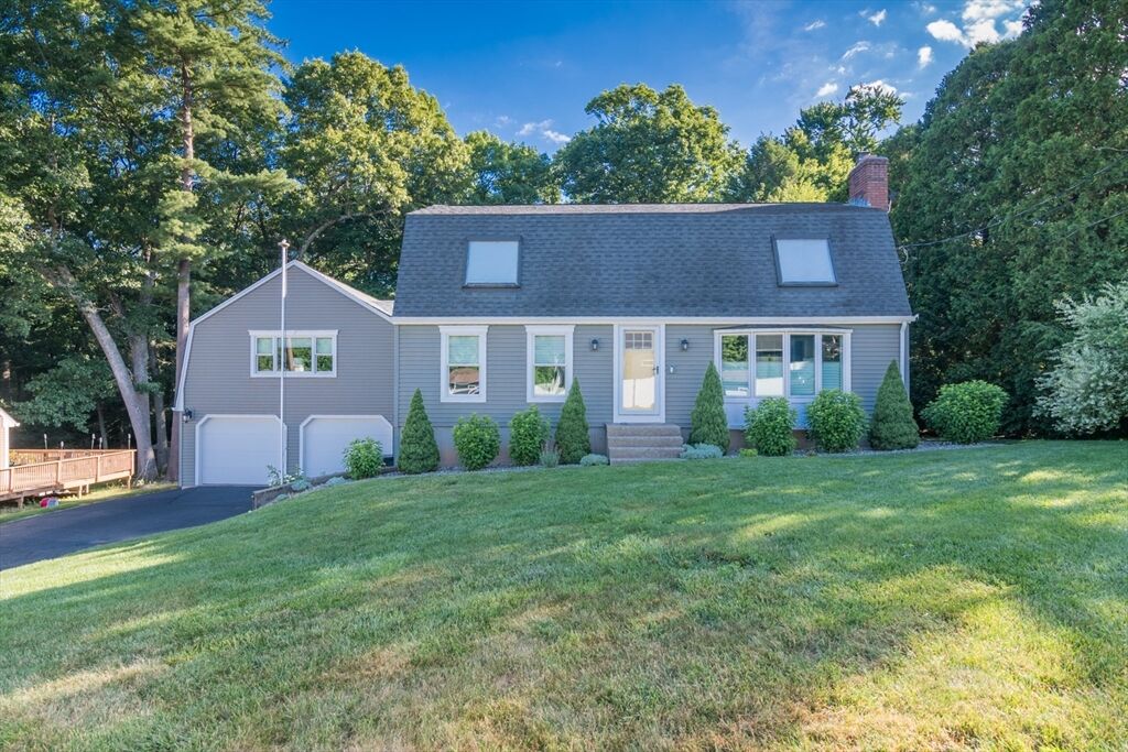 Property Photo: 7 Stuart Pl MA 01085