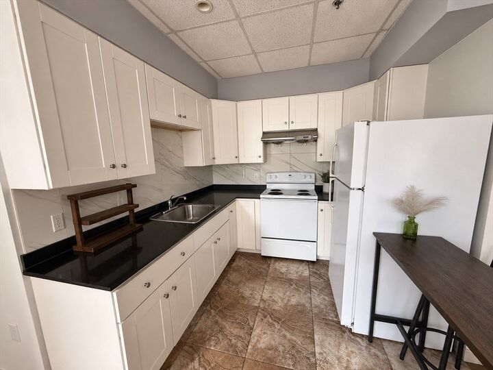 Property Photo:  72 Kneeland 501  MA 02111 