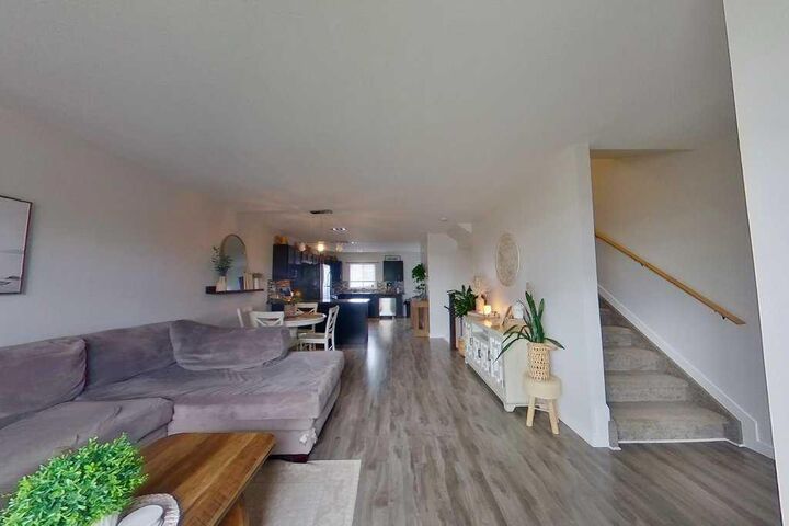 Property Photo:  345 17 Street E  AB T1R 1R3 
