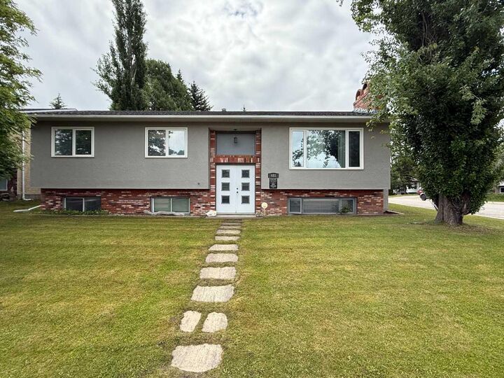 481 Mountain Street — photo 1
