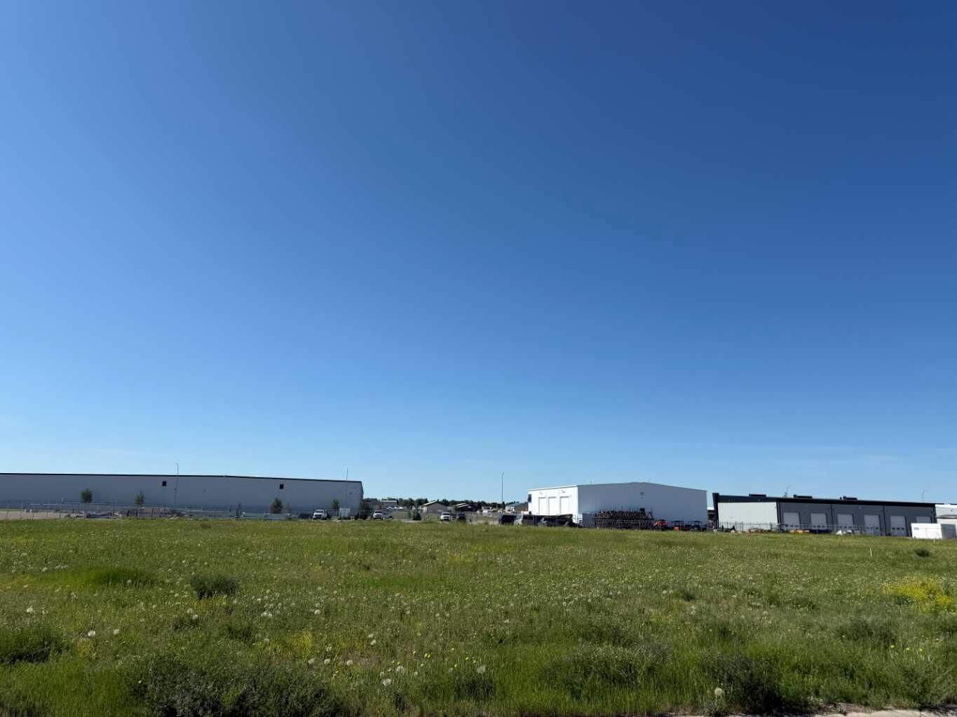 Property Photo:  921 11 Avenue  AB T1M 0G3 