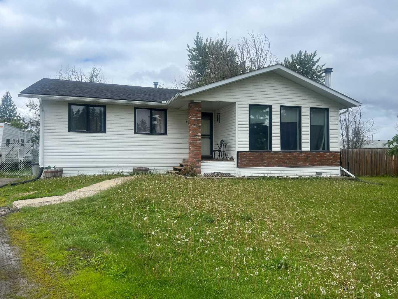 Property Photo: 806 7 A Street AB T0H 1P0