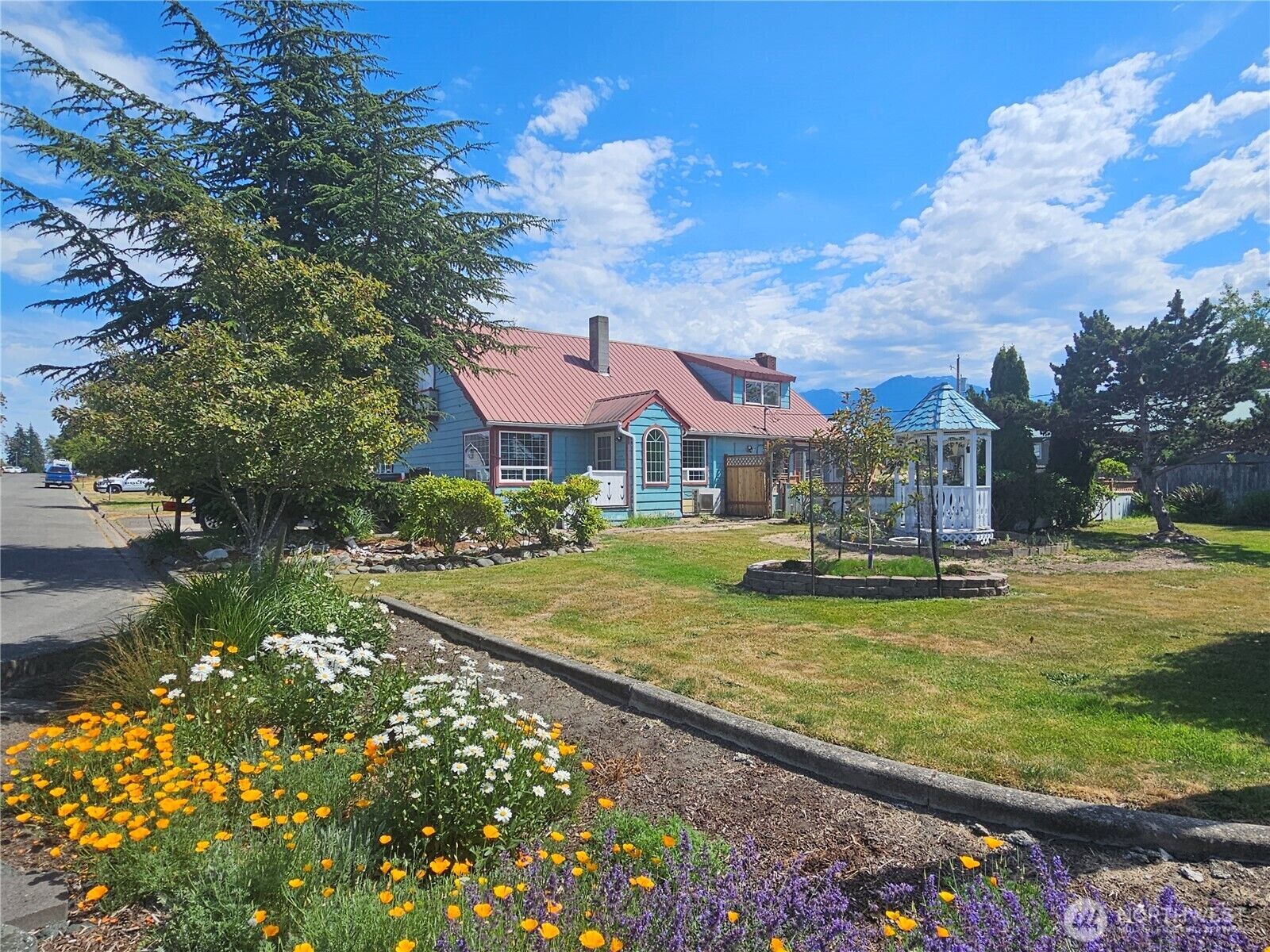 Property Photo:  607 S H Street  WA 98363 