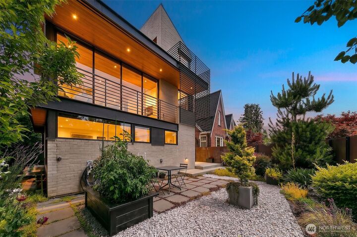 Property Photo: 7516 E Green Lake Drive N WA 98103