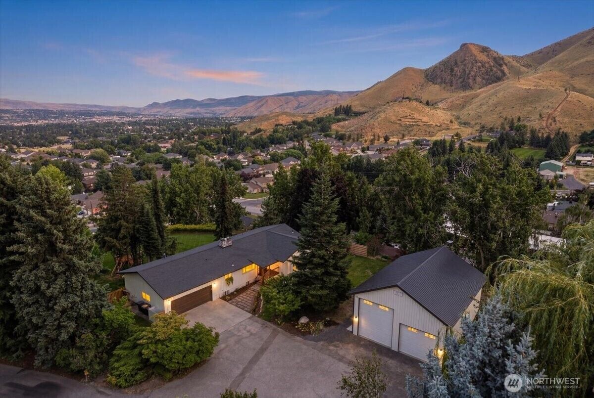 Property Photo: 504 Day Road WA 98801