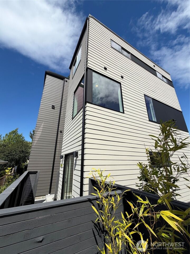 Property Photo:  7912  34th Avenue SW B  WA 98126 