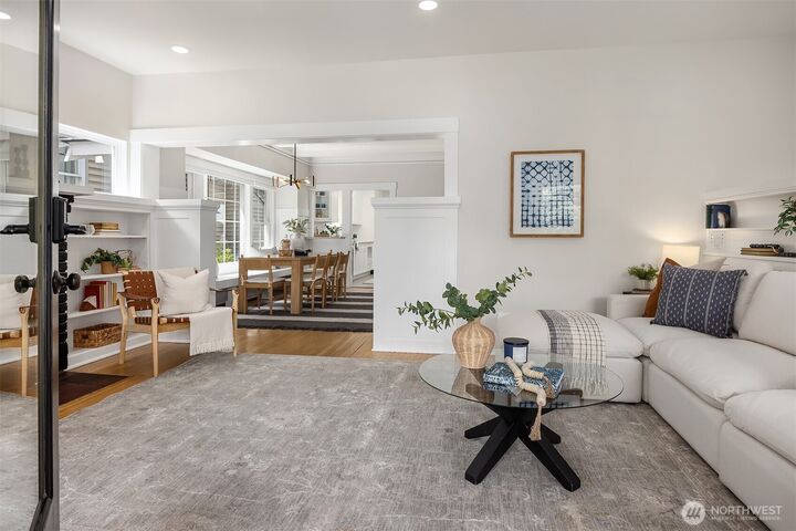 Property Photo: 2537 2nd Avenue W WA 98119