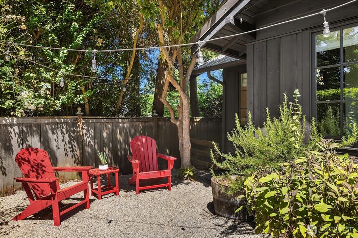Property Photo:  1426  37th Avenue E  WA 98112 