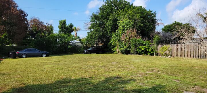 Property Photo: 702 SW Colleen Avenue FL 34983