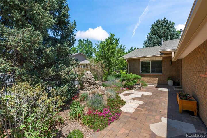 Property Photo: 4824 Briar Ridge Court CO 80301