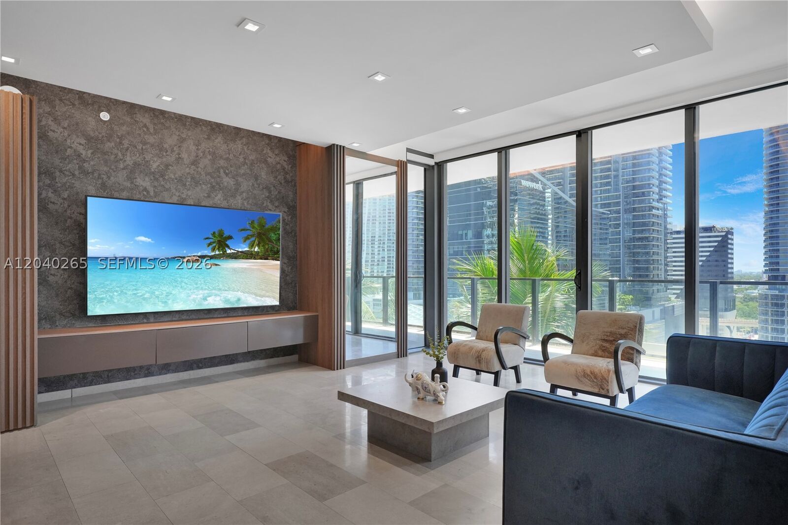 Property Photo:  68 SE 6th St 1004  FL 33131 
