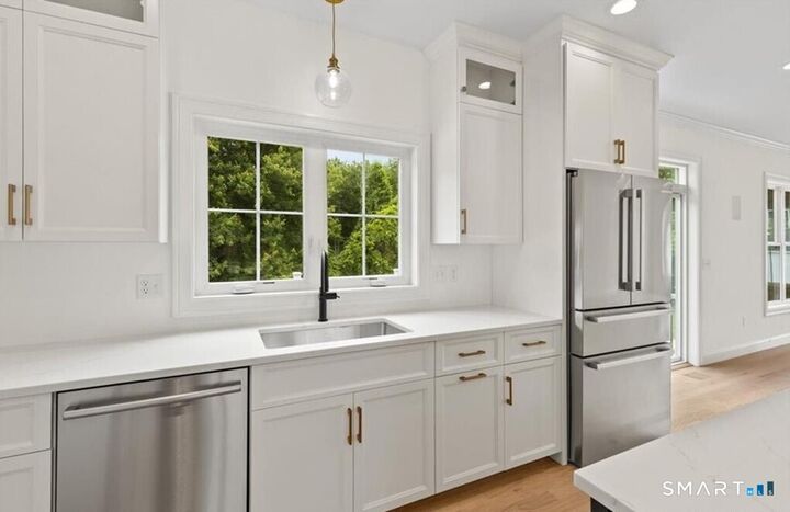 Property Photo:  600 Lydall Street  CT 06042 