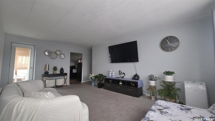 Property Photo: 2620 5th Avenue N 17 SK S4R 5E5